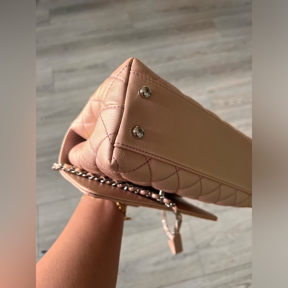 SOLD!! 💥💥💥💥chanel iridescent caviar quilted mini coco handle flap pink - Picture 8 of 8